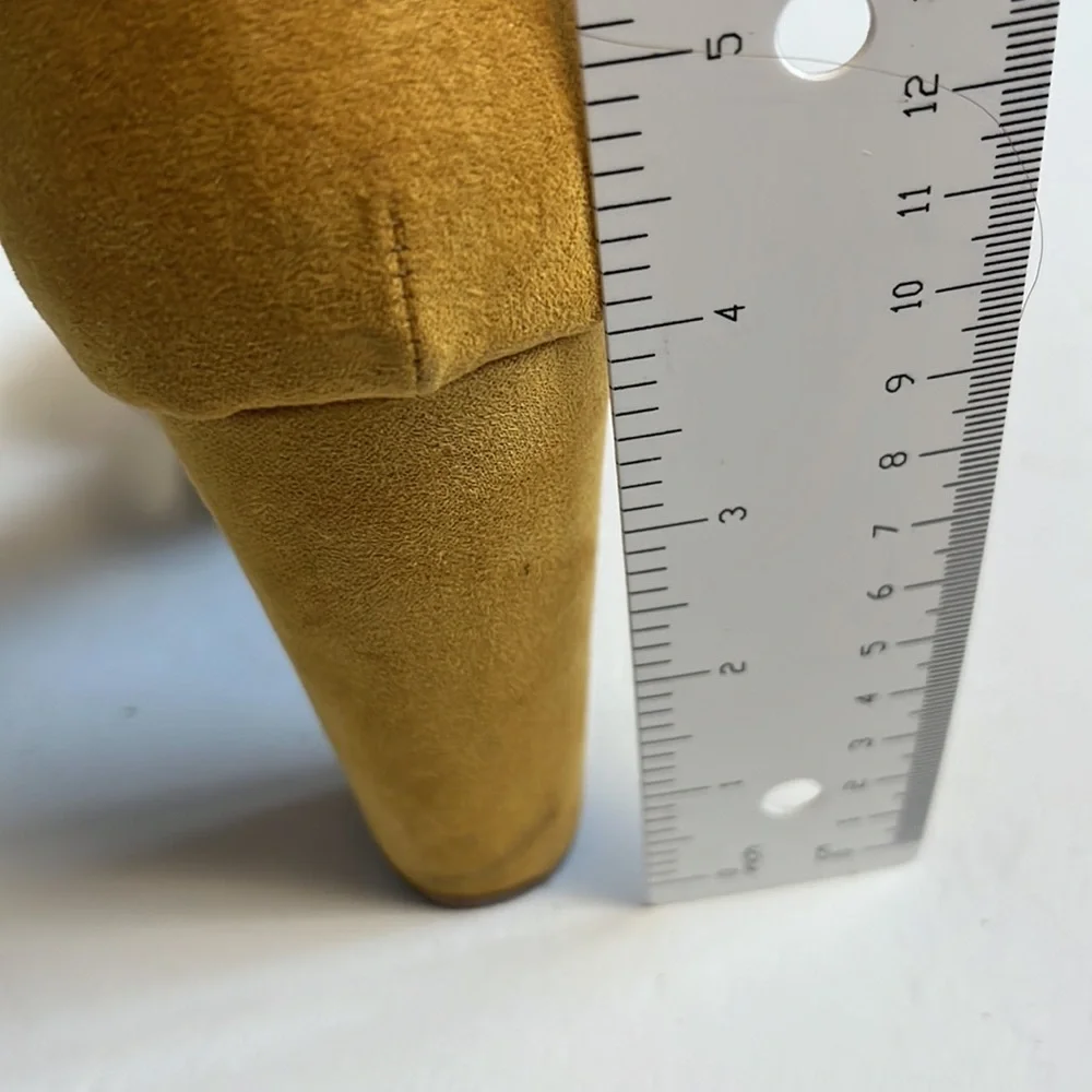 Mustard colored heels - Picture 7 of 7